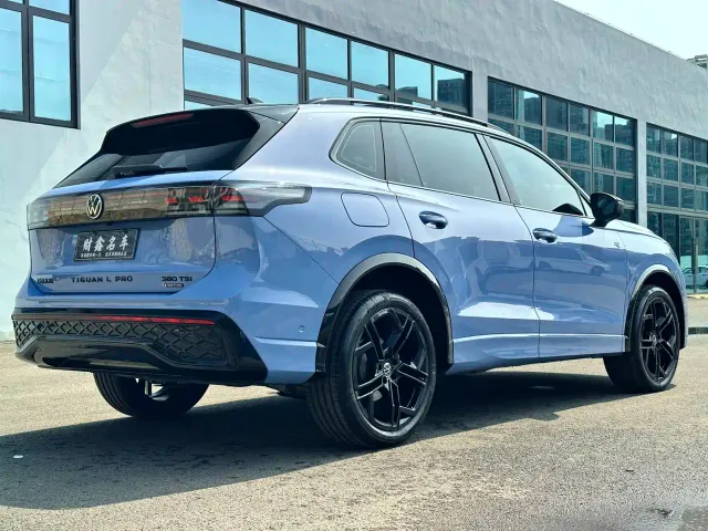 Volkswagen Tiguan L — Фото автомобиля 9