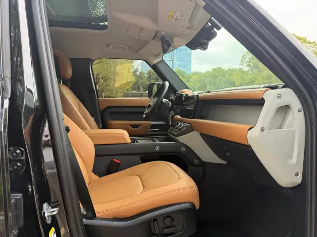 Land Rover Defender — Фото автомобиля 7