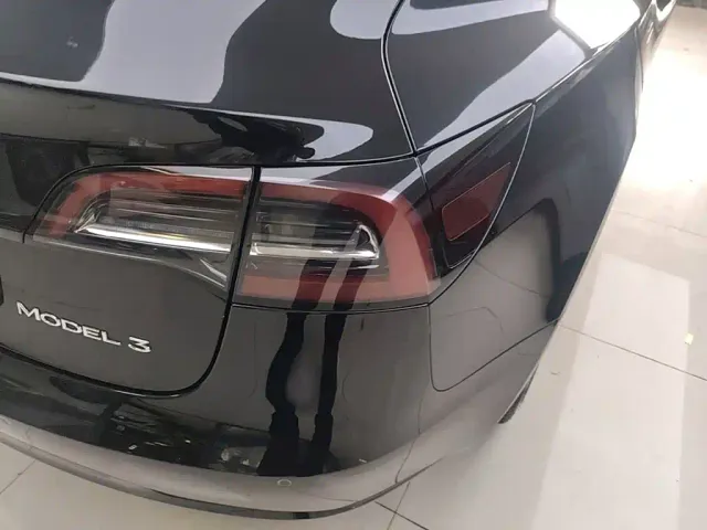 Tesla Model 3 — Фото автомобиля 23