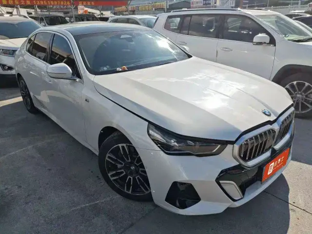BMW 5 Series — Фото автомобиля 2