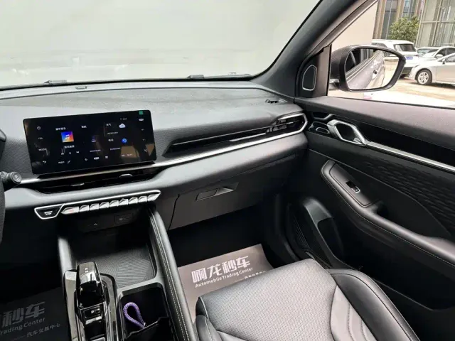 Geely Binyue — Фото автомобиля 11