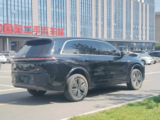 Li Auto L8 — Фото автомобиля 9