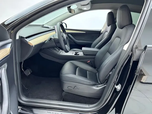 Tesla Model Y — Фото автомобиля 9