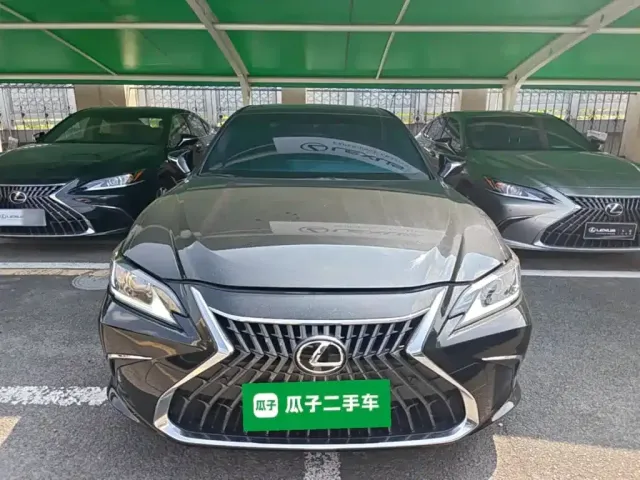 Lexus ES — Фото автомобиля 2