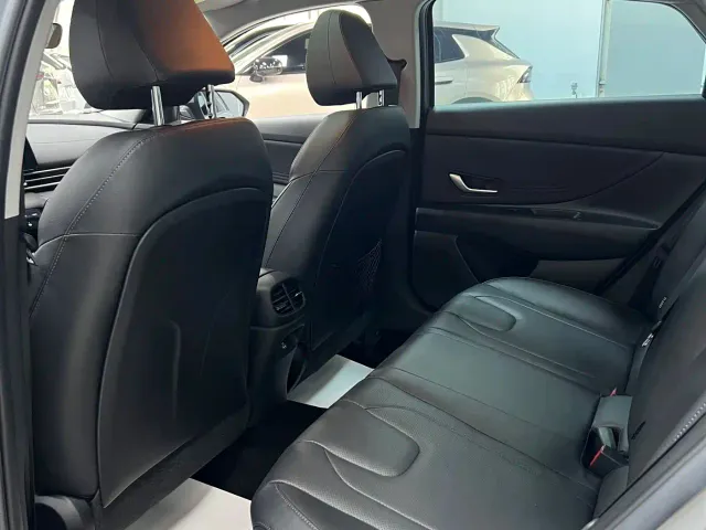 Hyundai Elantra — Фото автомобиля 19