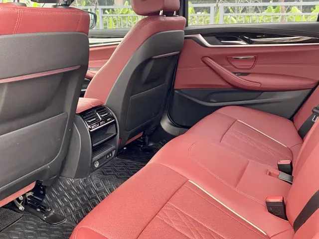 BMW 5 Series — Фото автомобиля 11