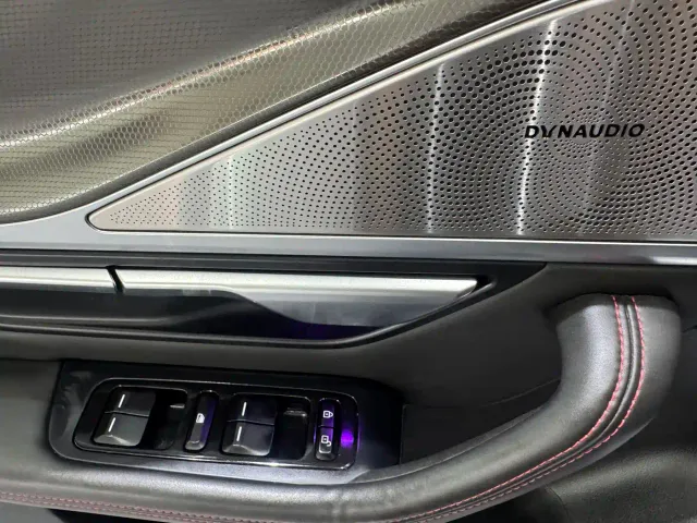 Xpeng P7 — Фото автомобиля 4