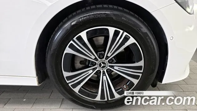 Mercedes-Benz E-Class — Фото автомобиля 19