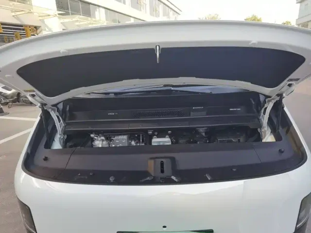 Li Auto MEGA — Фото автомобиля 19