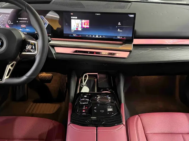 BMW 5 Series — Фото автомобиля 10