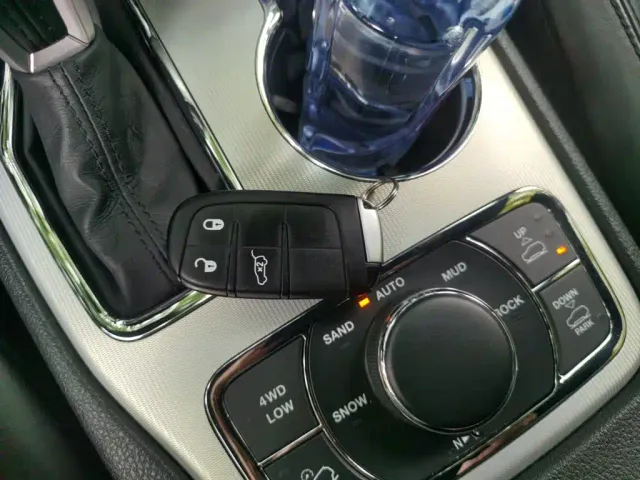 Jeep Grand Cherokee — Фото автомобиля 11