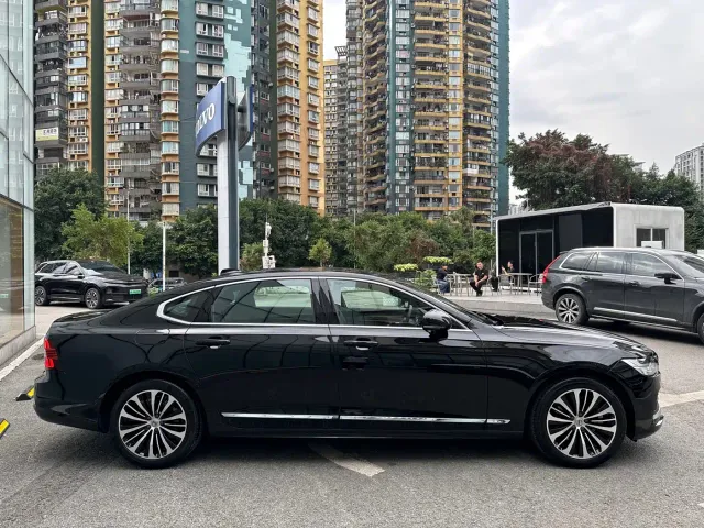 Volvo S90 — Фото автомобиля 4