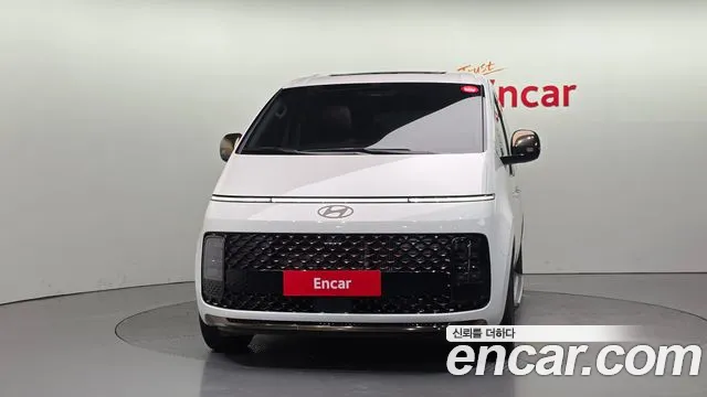 Hyundai Staria Staria 4WD Lounge 7 мест — Фото автомобиля 3