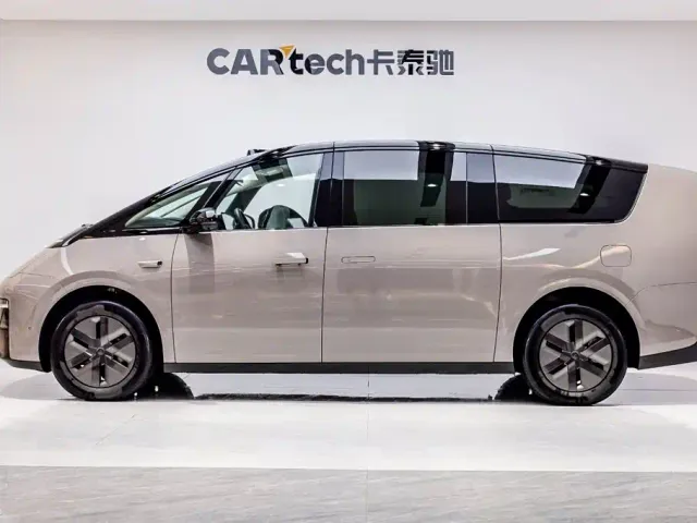 Li Auto MEGA — Фото автомобиля 4