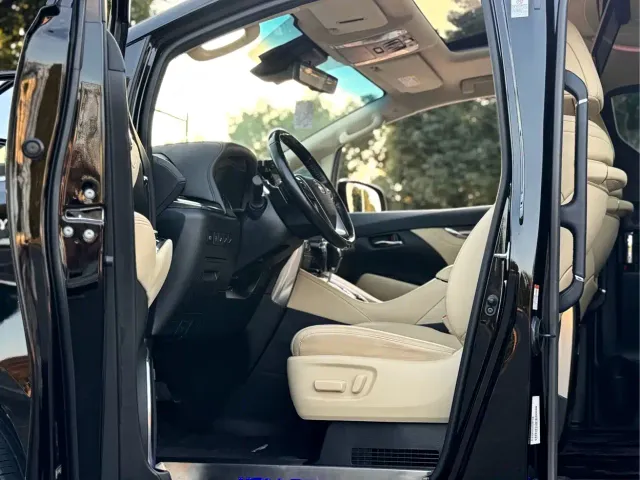 Toyota Vellfire — Фото автомобиля 8