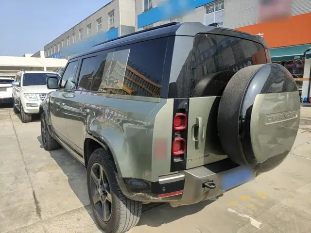 Land Rover Defender — Фото автомобиля 4