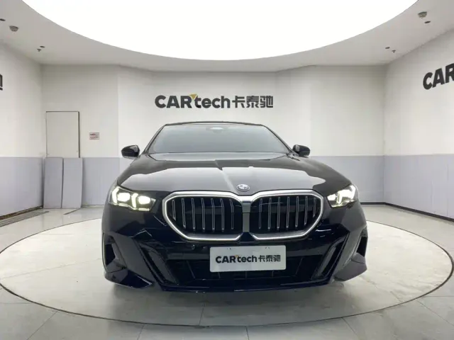 BMW 5 Series — Фото автомобиля 3
