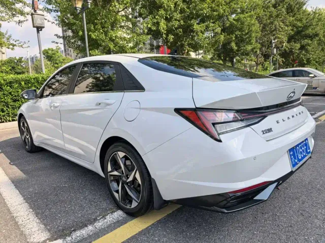Hyundai Elantra — Фото автомобиля 6