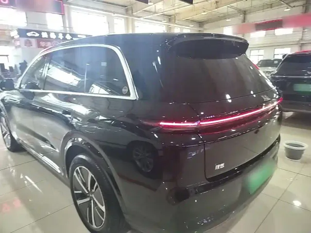 Li Auto L8 — Фото автомобиля 4