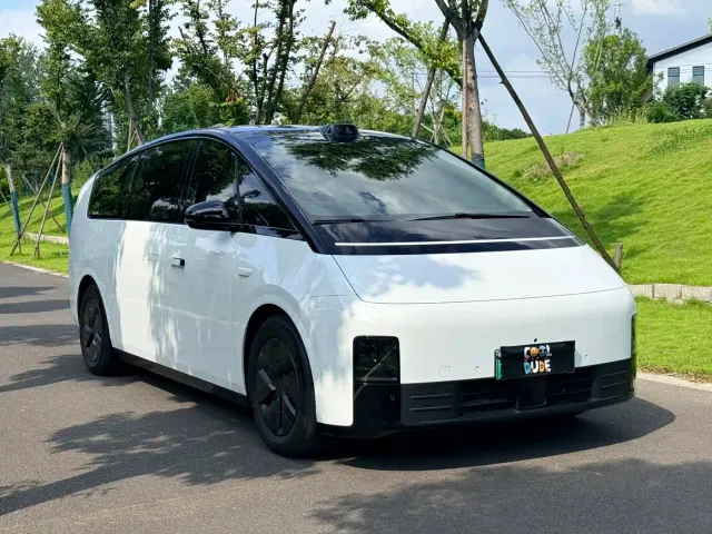 Li Auto MEGA — Фото автомобиля 4