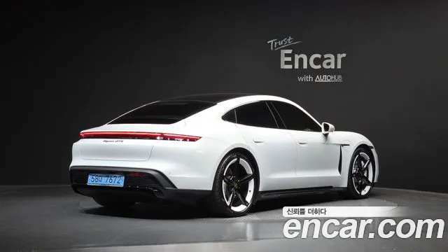 Porsche Taycan — Фото автомобиля 2