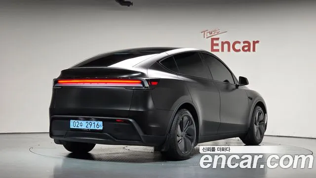 Tesla Model Y — Фото автомобиля 2