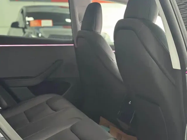Tesla Model 3 — Фото автомобиля 7