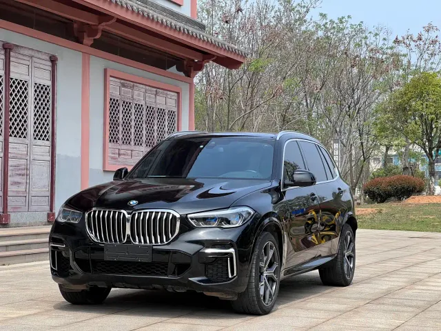 Фотография автомобиля — BMW X5