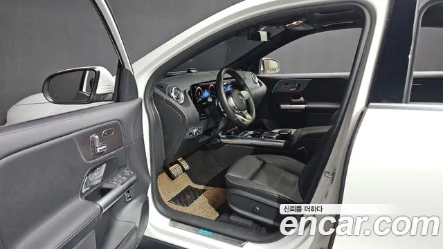 Mercedes-Benz EQA — Фото автомобиля 9
