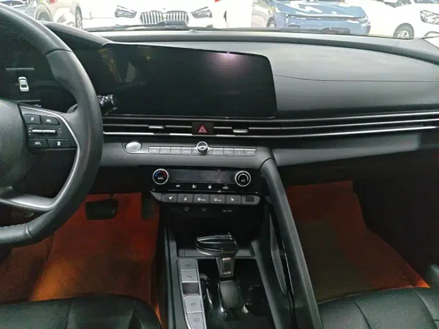 Hyundai Elantra — Фото автомобиля 12