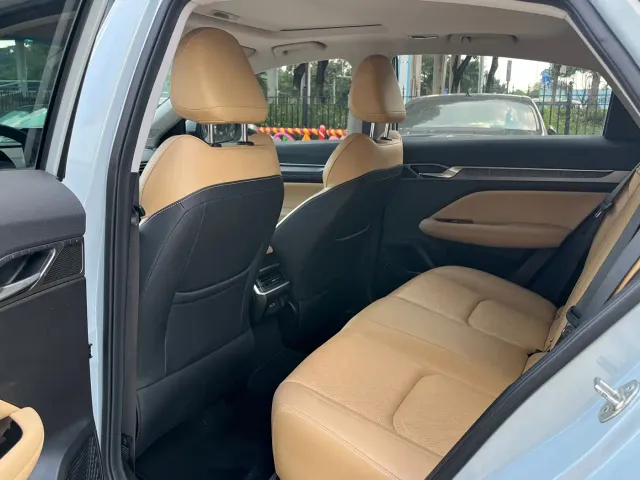 Geely Emgrand L — Фото автомобиля 10
