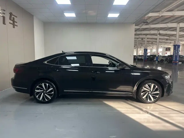 Volkswagen Passat — Фото автомобиля 8