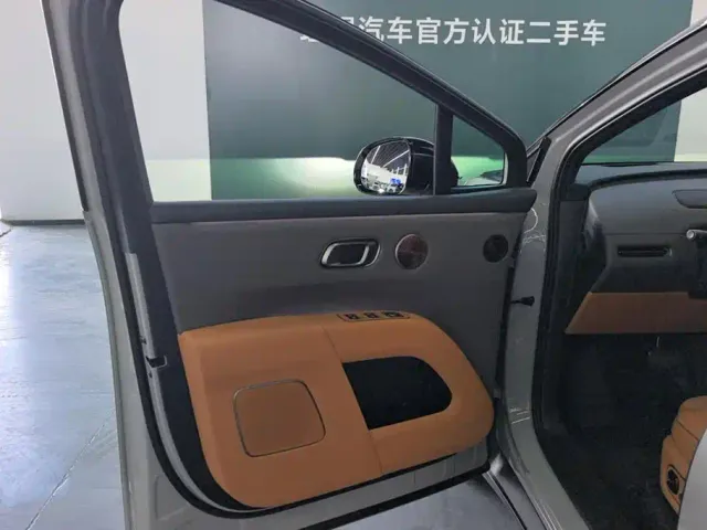 Li Auto i8 — Фото автомобиля 7