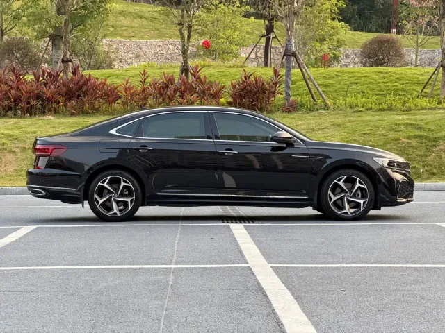 Volkswagen Passat — Фото автомобиля 6