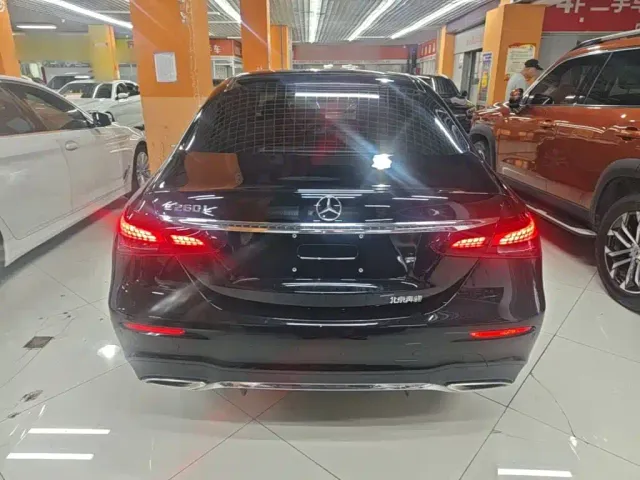 Mercedes-Benz E-Class — Фото автомобиля 5