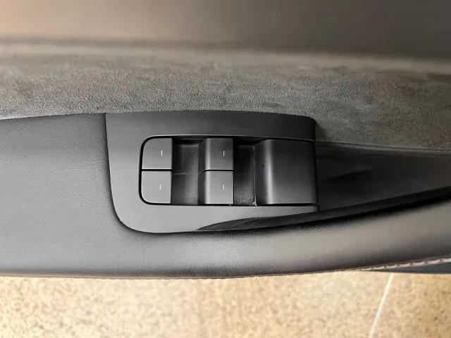 Tesla Model 3 — Фото автомобиля 14