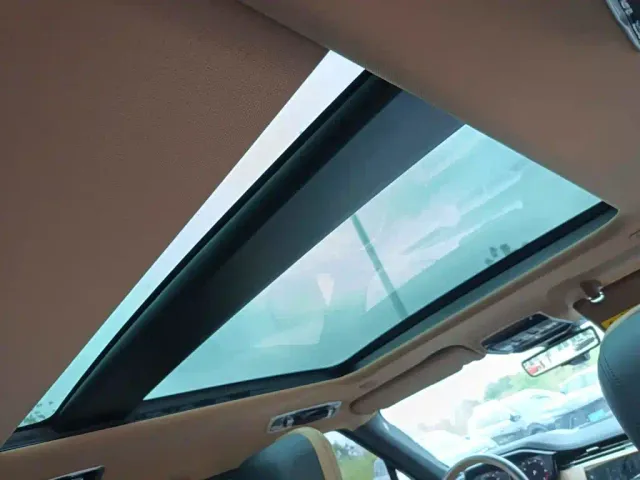 Land Rover Range Rover Sport — Фото автомобиля 14