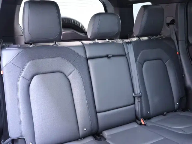Land Rover Defender — Фото автомобиля 23