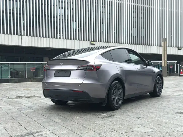 Tesla Model Y — Фото автомобиля 5