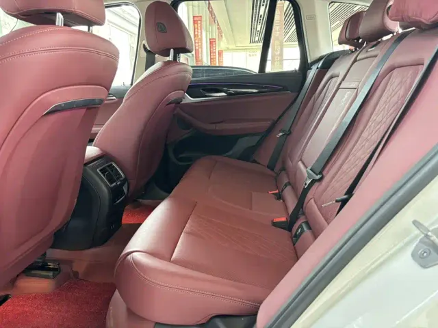 BMW iX3 — Фото автомобиля 11
