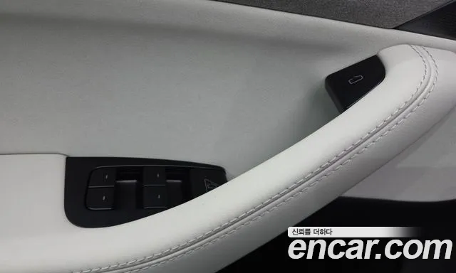 Tesla Model Y — Фото автомобиля 27