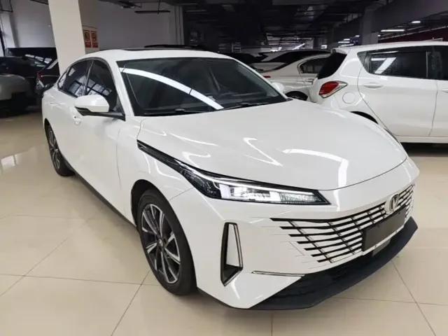 Changan Eado — Фото автомобиля 3