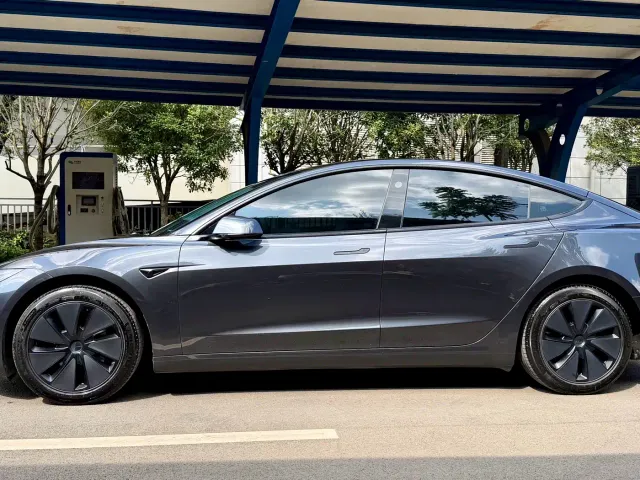 Tesla Model 3 — Фото автомобиля 7