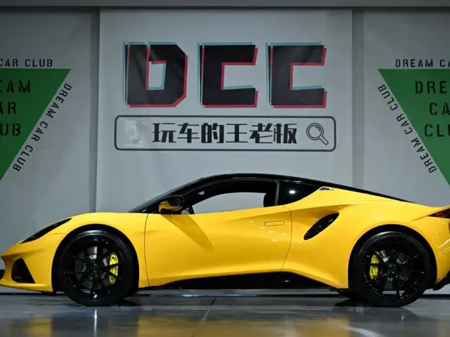 Lotus Emira — Фото автомобиля 11