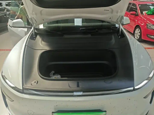 Tesla Model Y — Фото автомобиля 19