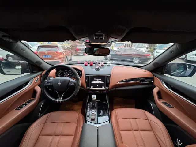 Maserati Levante — Фото автомобиля 15