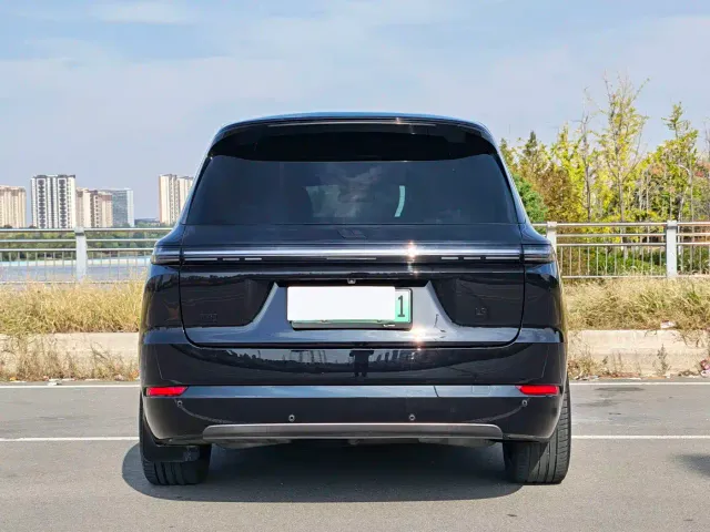 Li Auto L9 — Фото автомобиля 12