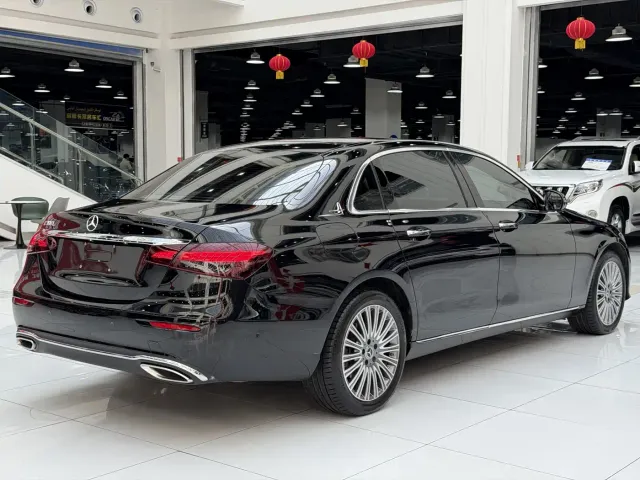 Mercedes-Benz E-Class — Фото автомобиля 18