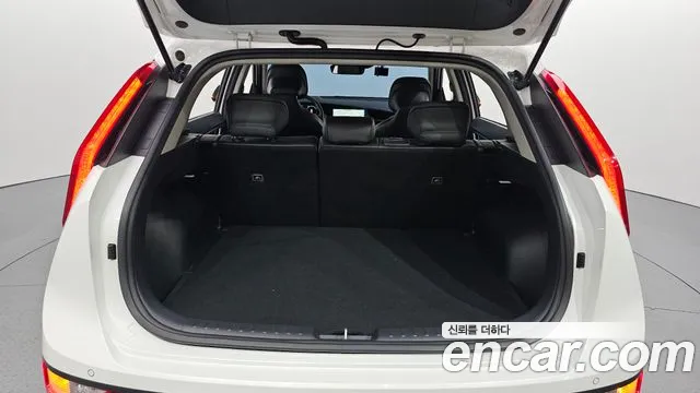 Kia Niro — Фото автомобиля 19