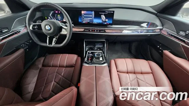 BMW 7-Series 7 серия (G70) 740i xDrive M Sport — Фото автомобиля 3